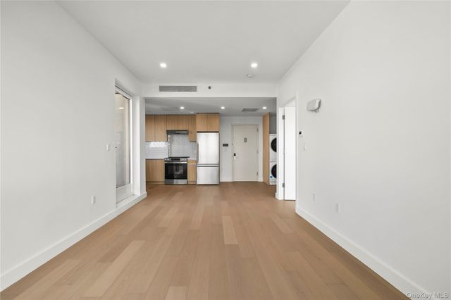 150-02 Northern Boulevard 6E, Flushing, NY 11354