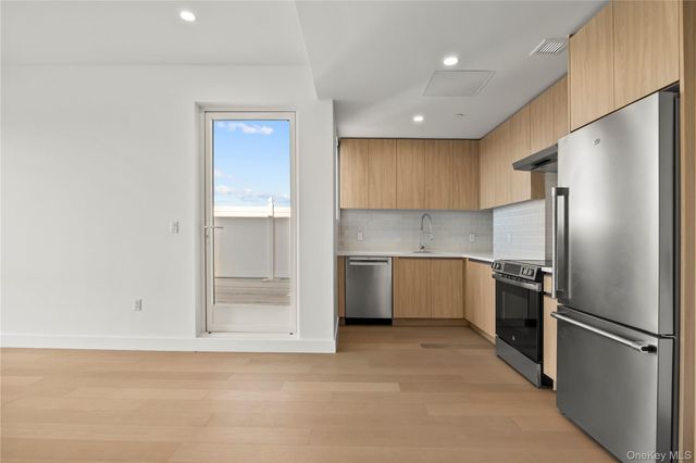 150-02 Northern Boulevard 6E, Flushing, NY 11354