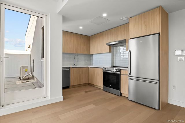 150-02 Northern Boulevard 6E, Flushing, NY 11354
