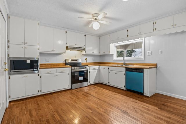 170 Westview St, Camden, TN 38320