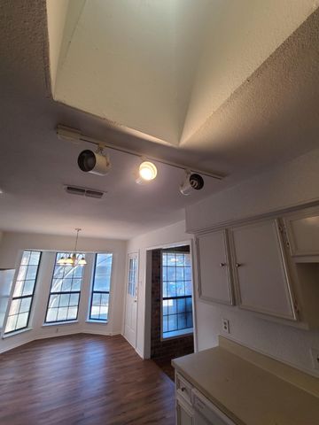 4916 Ledgestone Drive, Fort Worth, TX 76132