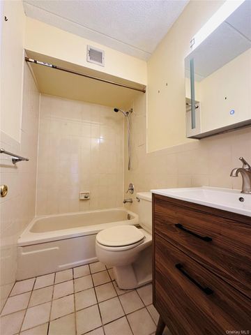 136-17 Maple Avenue 5A, Flushing, NY 11355