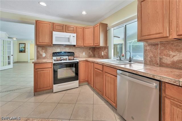 639 S Pompano DR, Naples, FL 34110