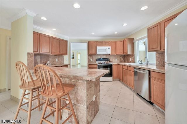 639 S Pompano DR, Naples, FL 34110