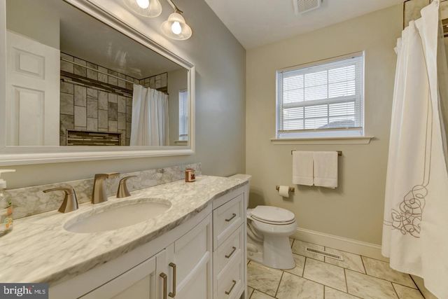 141 QUIET RD, Sicklerville, NJ 08081