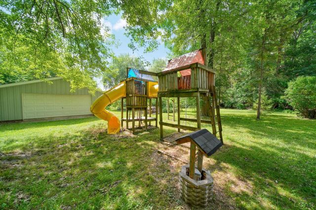 295 Ridgeway Drive, Brooklyn, MI 49230