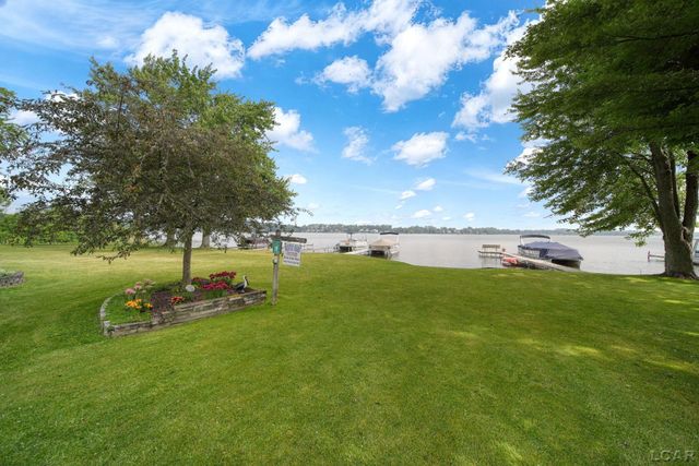 295 Ridgeway Drive, Brooklyn, MI 49230