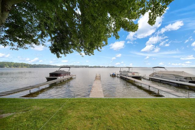 295 Ridgeway Drive, Brooklyn, MI 49230