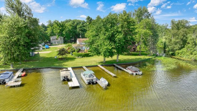 295 Ridgeway Drive, Brooklyn, MI 49230