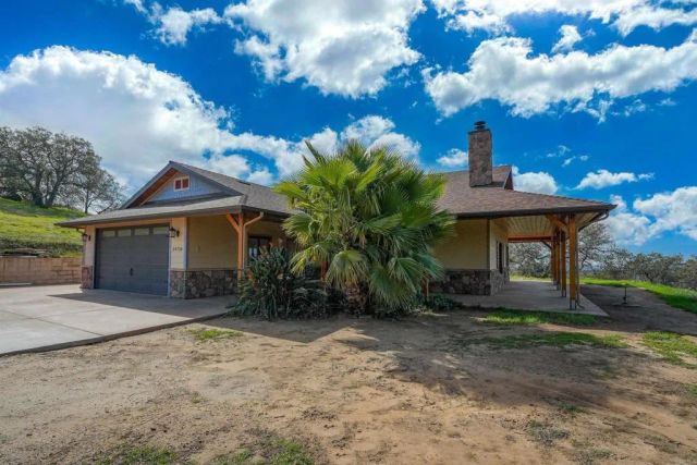 24710 Sutherland Drive, Ramona, CA 92065