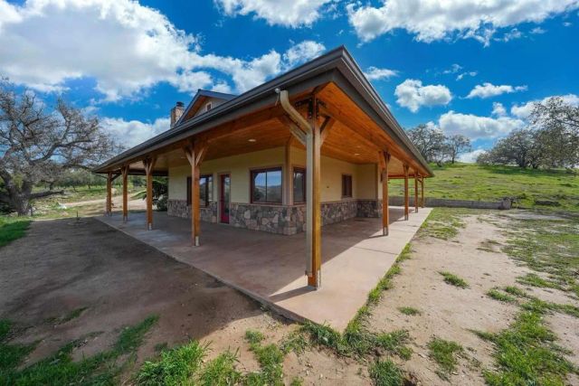 24710 Sutherland Drive, Ramona, CA 92065