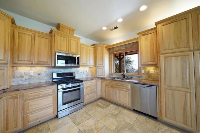 24710 Sutherland Drive, Ramona, CA 92065