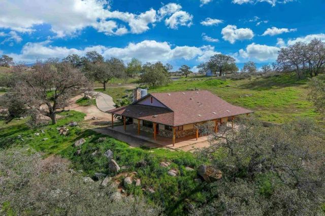 24710 Sutherland Drive, Ramona, CA 92065