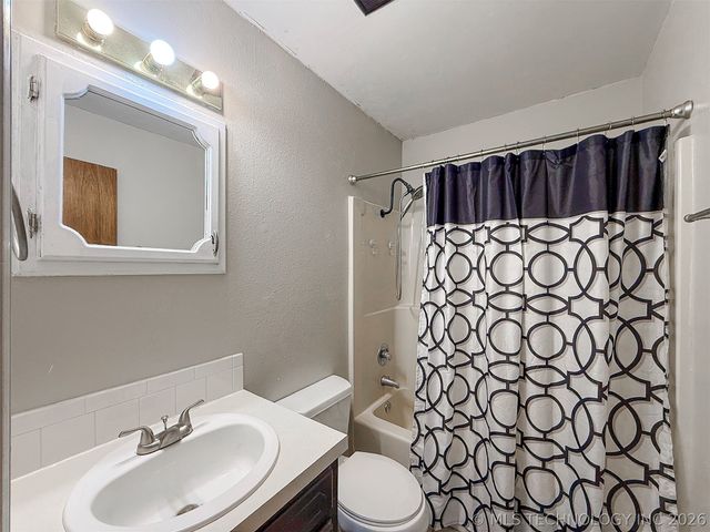 292 N Moccasin Avenue, Tahlequah, OK 74464