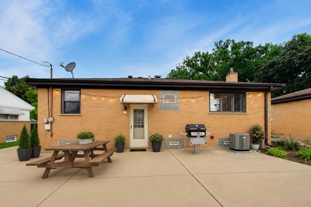309 Wisconsin Drive, Des Plaines, IL 60016