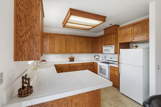 702 Pleasant Valley Dr, Ione, CA 95640