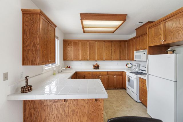 702 Pleasant Valley Dr, Ione, CA 95640