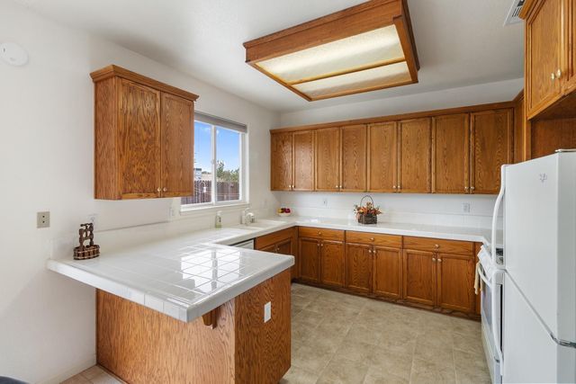 702 Pleasant Valley Dr, Ione, CA 95640