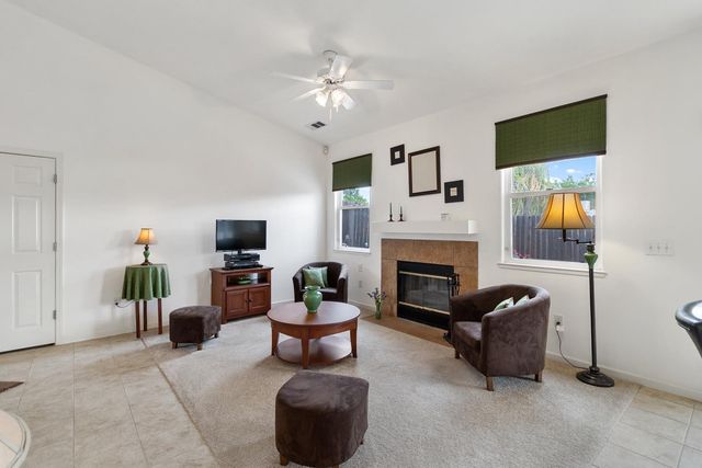 702 Pleasant Valley Dr, Ione, CA 95640