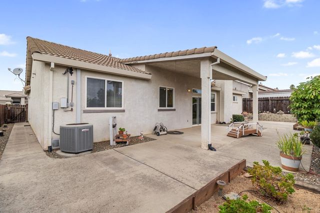 702 Pleasant Valley Dr, Ione, CA 95640