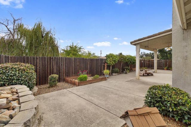 702 Pleasant Valley Dr, Ione, CA 95640