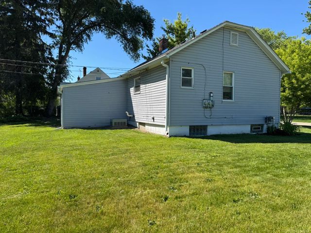 23726 Carlington Drive, Mt Clemens, MI 48036