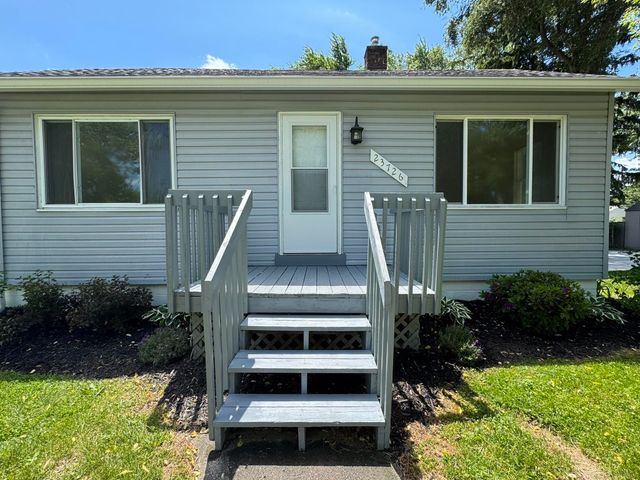 23726 Carlington Drive, Mt Clemens, MI 48036