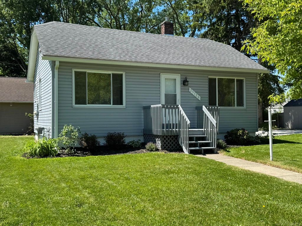 23726 Carlington Drive, Mt Clemens, MI 48036