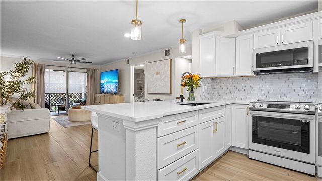 2500 WINDING CREEK BOULEVARD I104, Clearwater, FL 33761