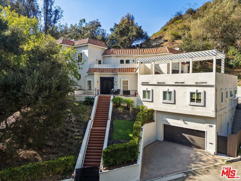 8171 Willow Glen Road, Los Angeles, CA 90046 — exterior