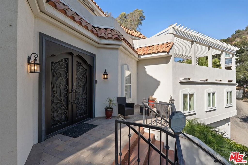 8171 Willow Glen Road, Los Angeles, CA 90046 — photo 2