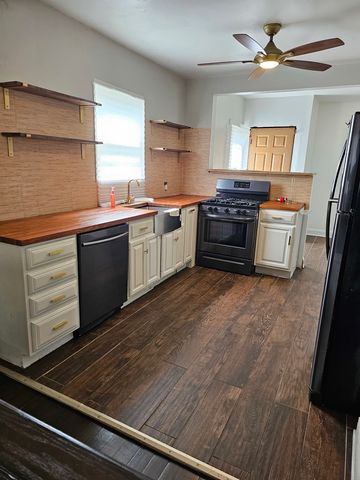 15354 5th Avenue, Phoenix, IL 60426