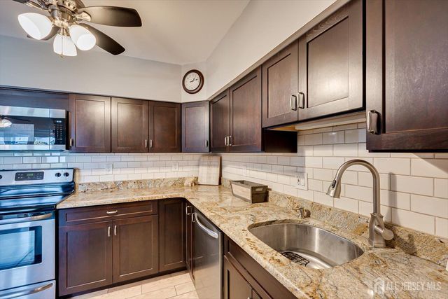 7 Kansas Court, Old Bridge, NJ 07747