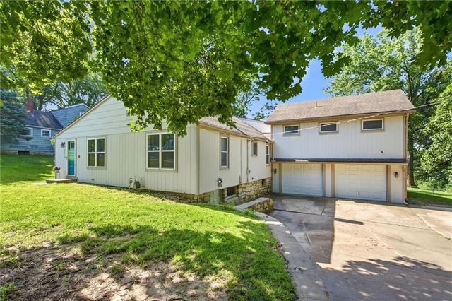 5619 FARROW Avenue, Kansas City, KS 66104