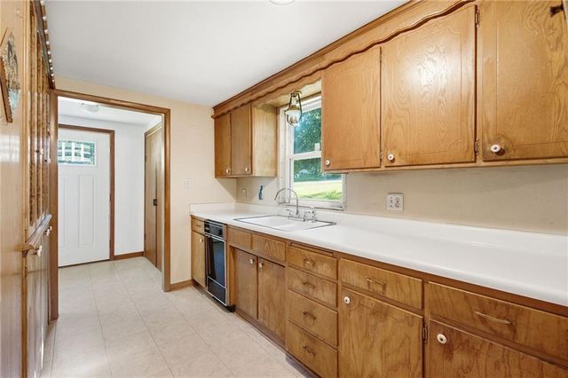 5619 FARROW Avenue, Kansas City, KS 66104