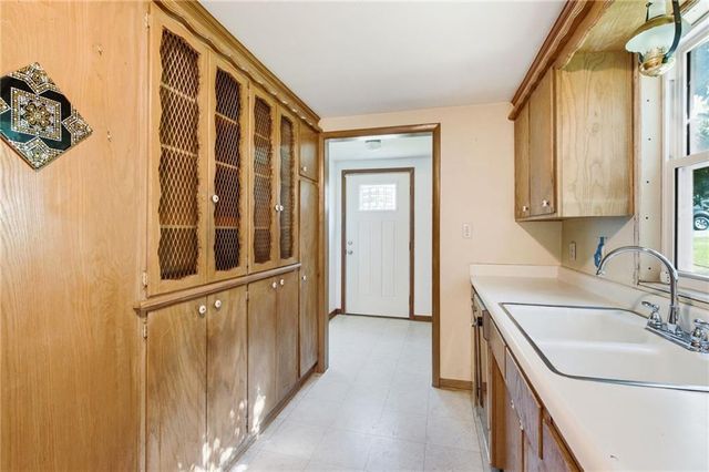 5619 FARROW Avenue, Kansas City, KS 66104