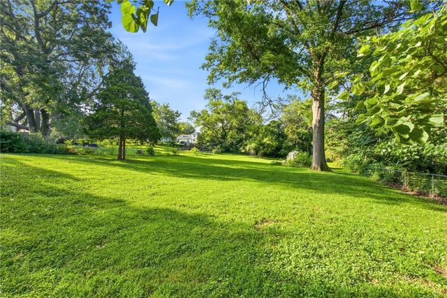 5619 FARROW Avenue, Kansas City, KS 66104