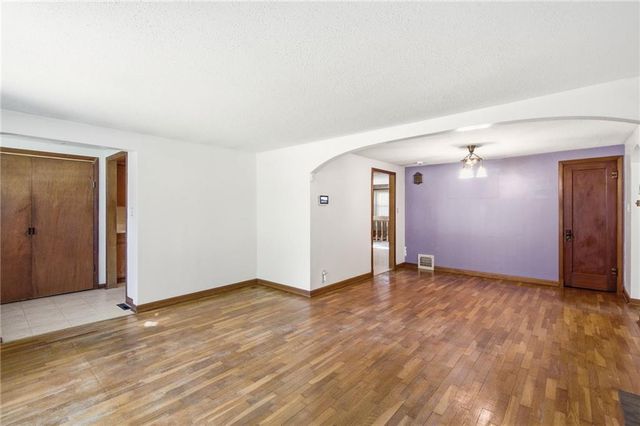 5619 FARROW Avenue, Kansas City, KS 66104