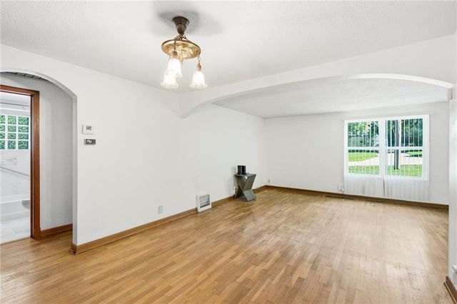 5619 FARROW Avenue, Kansas City, KS 66104