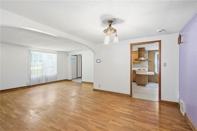 5619 FARROW Avenue, Kansas City, KS 66104