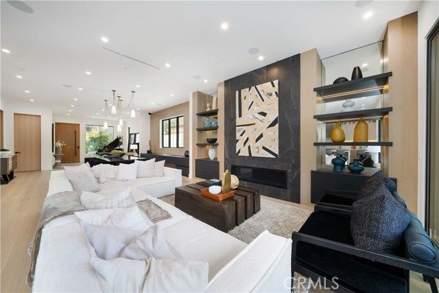 12207 Valleyheart Drive, Studio City (los Angeles), CA 91604