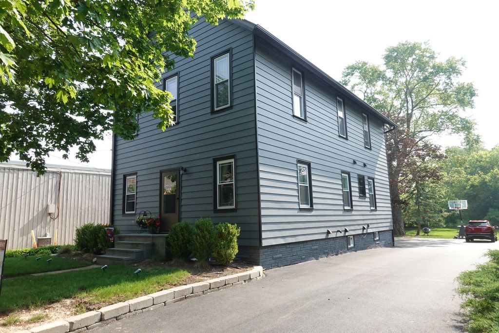 51 S Seymour Avenue 2, Grayslake, IL 60030