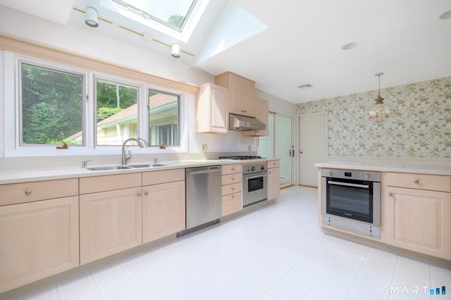 79 Janes Lane, Stamford, CT 06903