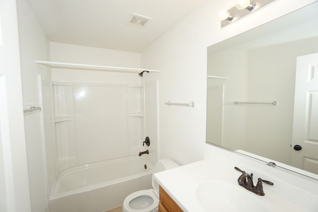 210 Portage Lane D, Yorkville, IL 60560