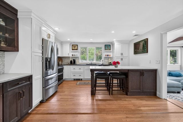 15 Lovejoy Rd, Andover, MA 01810