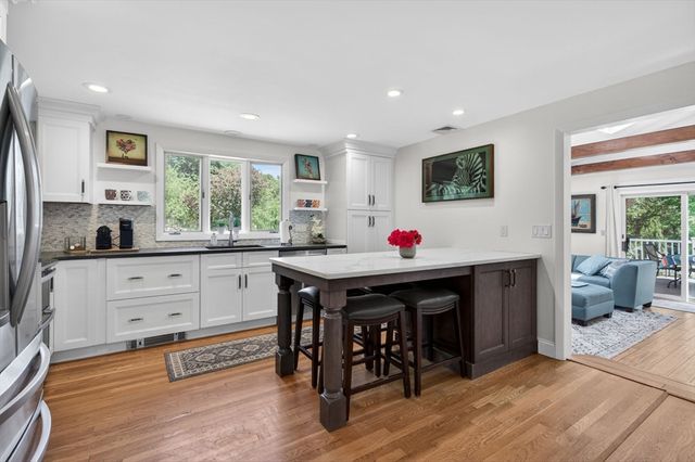 15 Lovejoy Rd, Andover, MA 01810