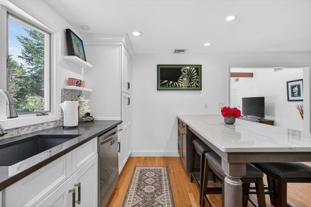 15 Lovejoy Rd, Andover, MA 01810