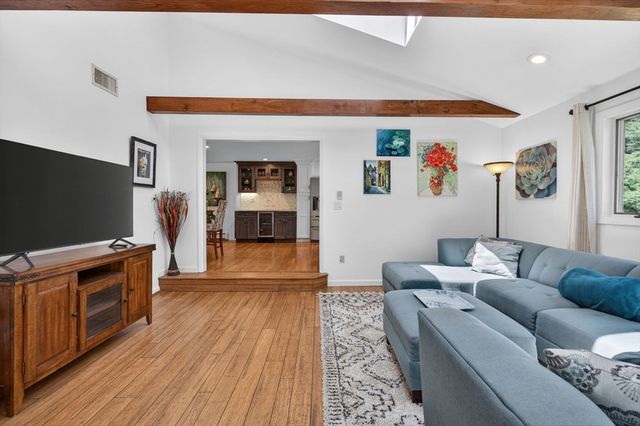 15 Lovejoy Rd, Andover, MA 01810