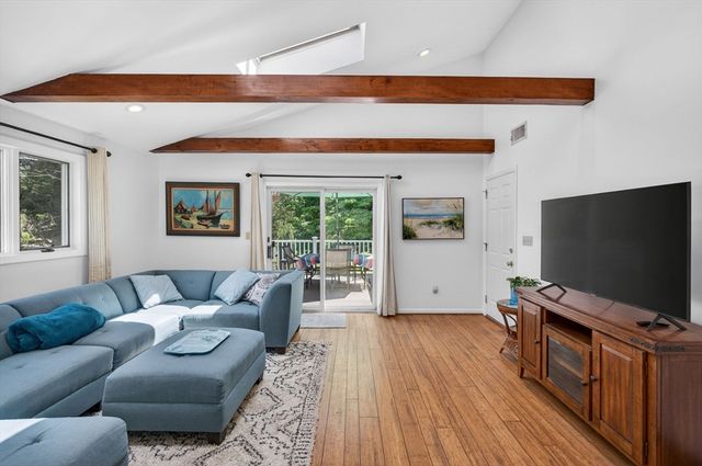 15 Lovejoy Rd, Andover, MA 01810