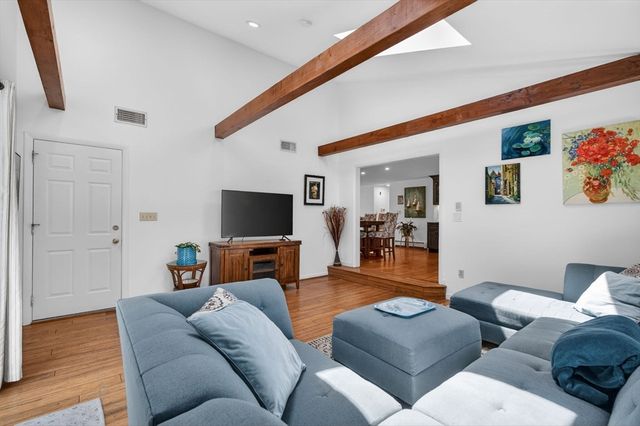 15 Lovejoy Rd, Andover, MA 01810